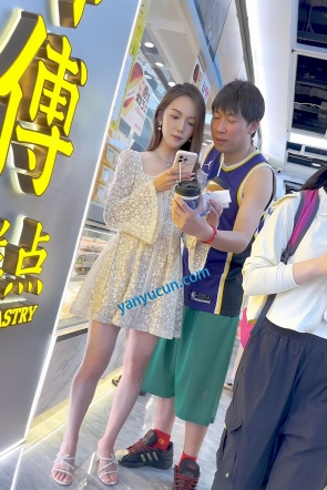 trump1468【KFC】靓女和体育男逛街买奶茶·白色半透内内来事了