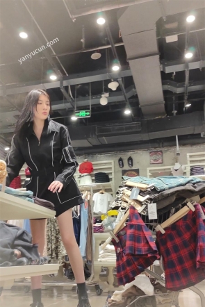 XM637服装店黑色宽松短裤极品店员，蓝色内内