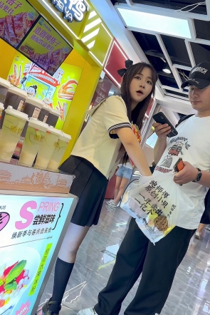 trump1521【KFC】制服JK学生妹和男友逛街·淡蓝色窄内前后CD